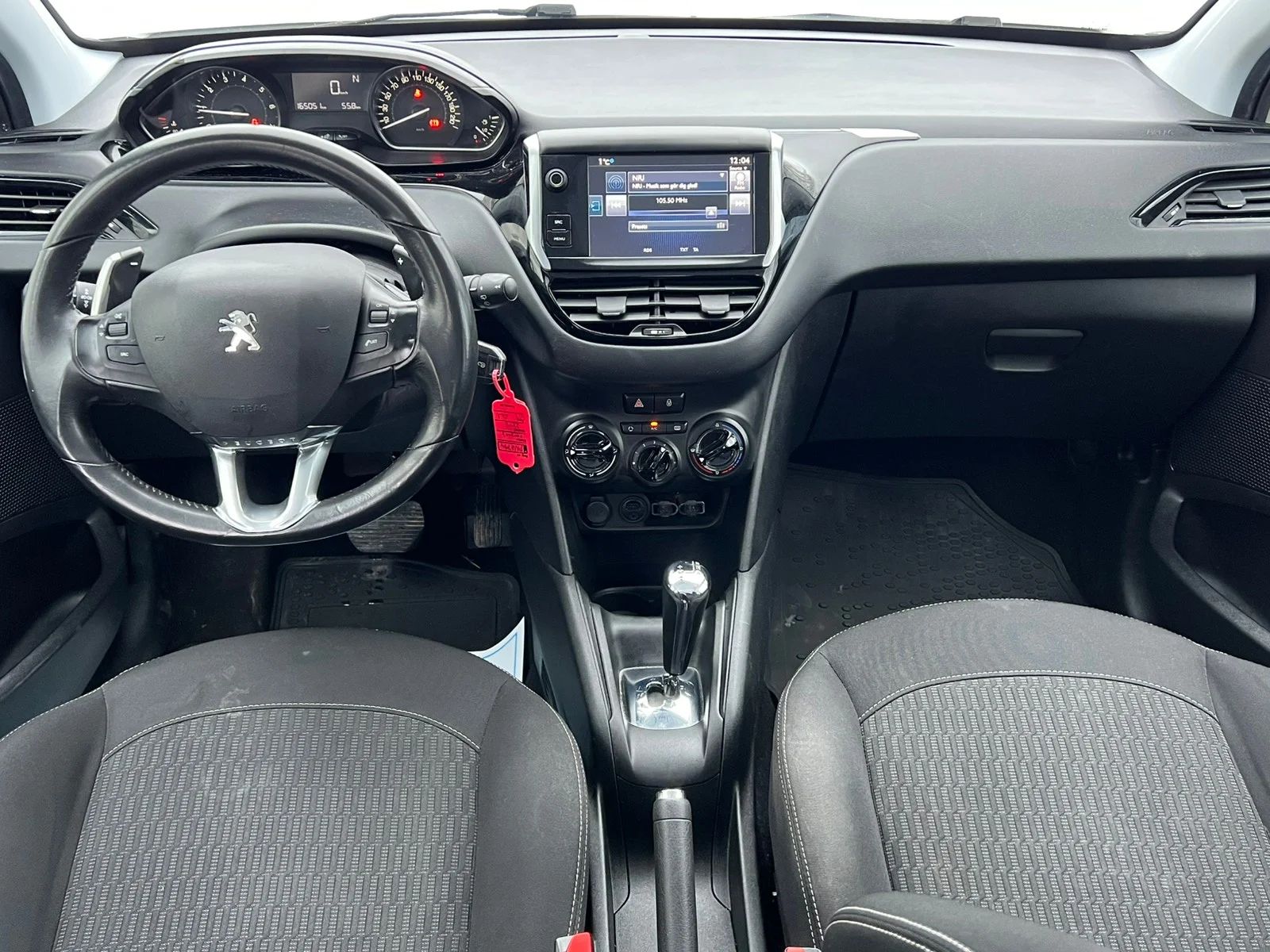Peugeot 208 1.2 PureTech Pekskärm Farthållare 82hk – bild 9 av 9
