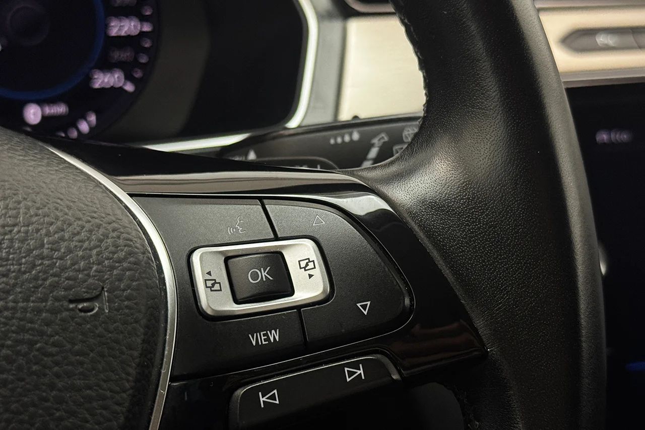 Volkswagen Passat SC 2.0 TDI 4M GT R-Line Drag Läder Kamera Värmare Cockpit – bild 21 av 37