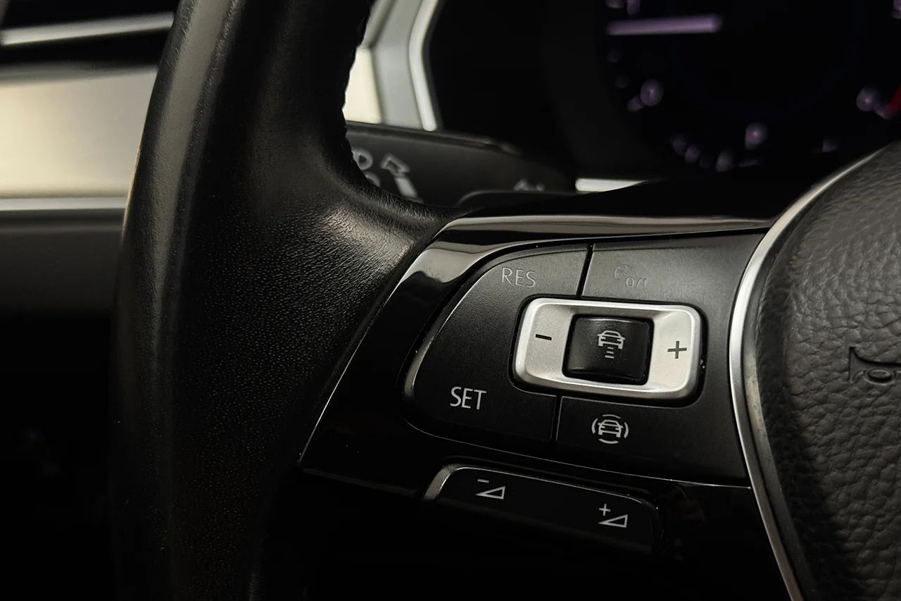 Volkswagen Passat SC 2.0 TDI 4M GT R-Line Drag Läder Kamera Värmare Cockpit – bild 20 av 37