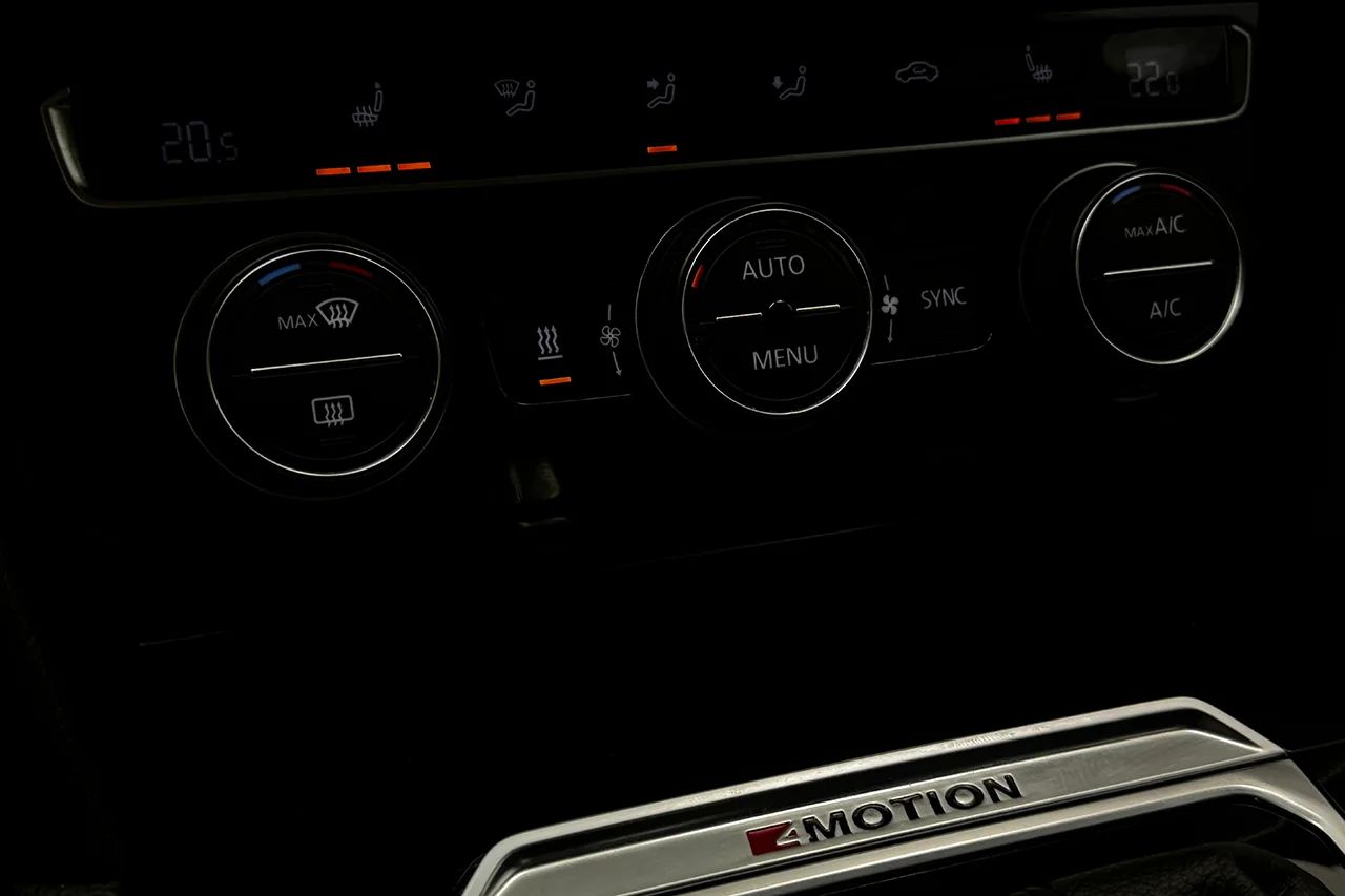 Volkswagen Passat SC 2.0 TDI 4M GT R-Line Drag Läder Kamera Värmare Cockpit – bild 29 av 37