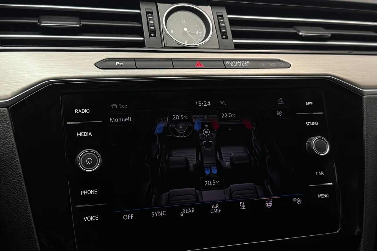 Volkswagen Passat SC 2.0 TDI 4M GT R-Line Drag Läder Kamera Värmare Cockpit – bild 24 av 37