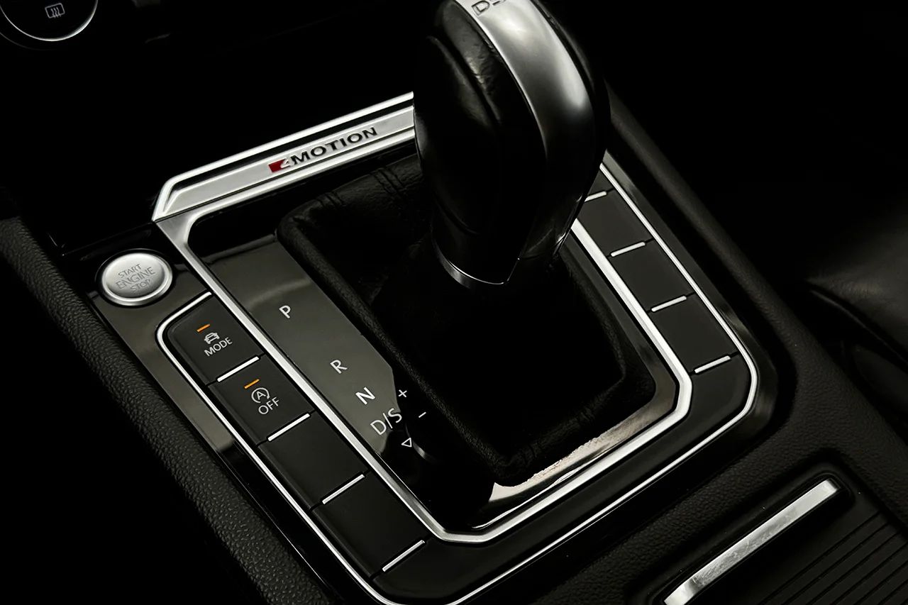 Volkswagen Passat SC 2.0 TDI 4M GT R-Line Drag Läder Kamera Värmare Cockpit – bild 30 av 37