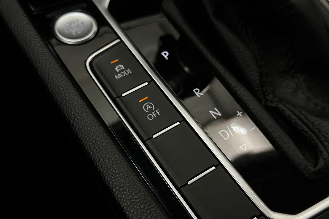 Volkswagen Passat SC 2.0 TDI 4M GT R-Line Drag Läder Kamera Värmare Cockpit – bild 32 av 37