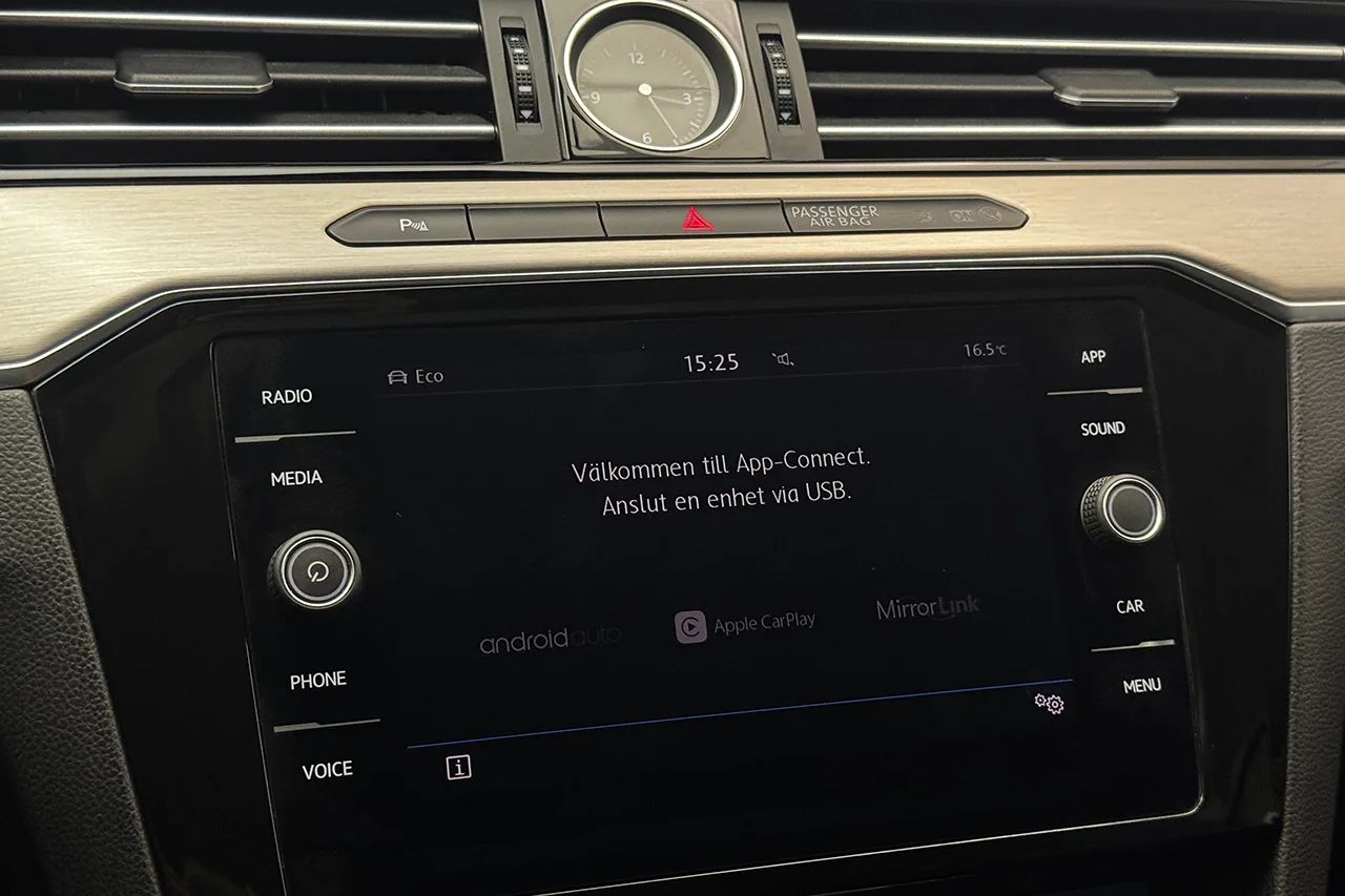 Volkswagen Passat SC 2.0 TDI 4M GT R-Line Drag Läder Kamera Värmare Cockpit – bild 26 av 37
