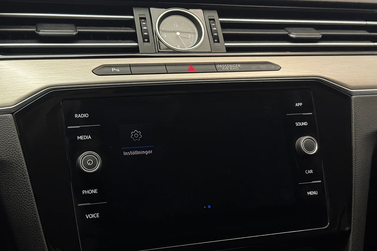 Volkswagen Passat SC 2.0 TDI 4M GT R-Line Drag Läder Kamera Värmare Cockpit – bild 28 av 37
