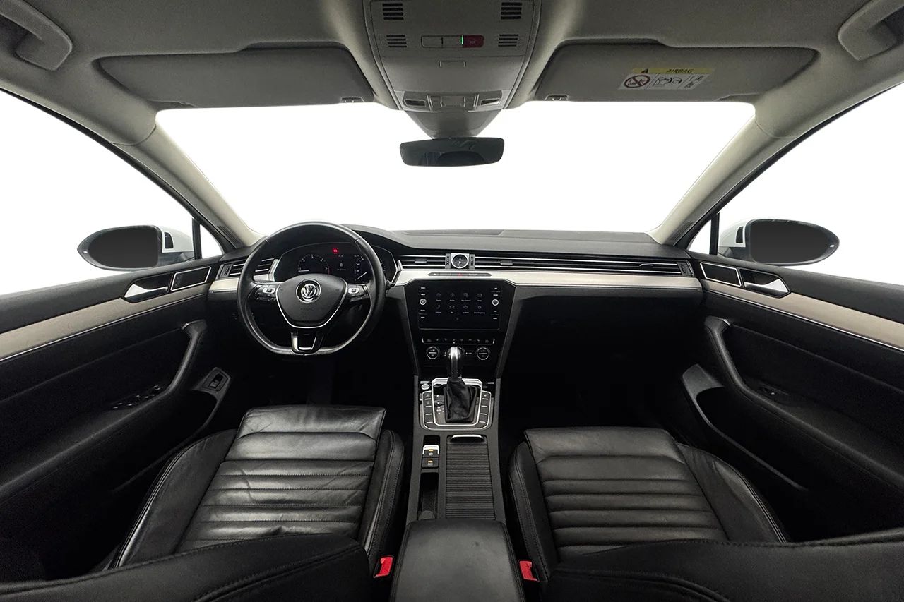 Volkswagen Passat SC 2.0 TDI 4M GT R-Line Drag Läder Kamera Värmare Cockpit – bild 16 av 37