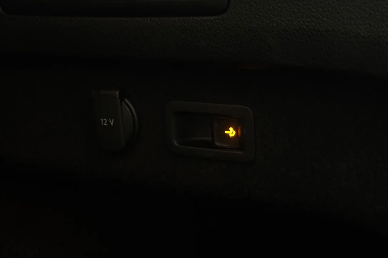 Volkswagen Passat SC 2.0 TDI 4M GT R-Line Drag Läder Kamera Värmare Cockpit – bild 37 av 37
