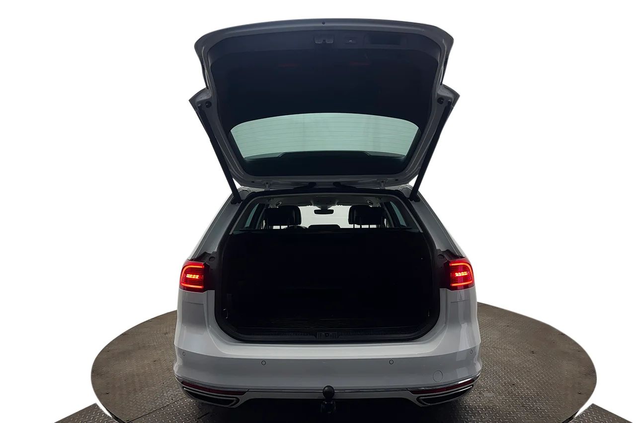 Volkswagen Passat SC 2.0 TDI 4M GT R-Line Drag Läder Kamera Värmare Cockpit – bild 7 av 37