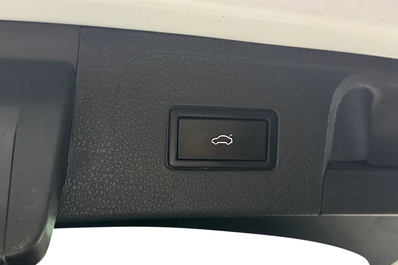 Volkswagen Passat SC 2.0 TDI 4M GT R-Line Drag Läder Kamera Värmare Cockpit – bild 36 av 37