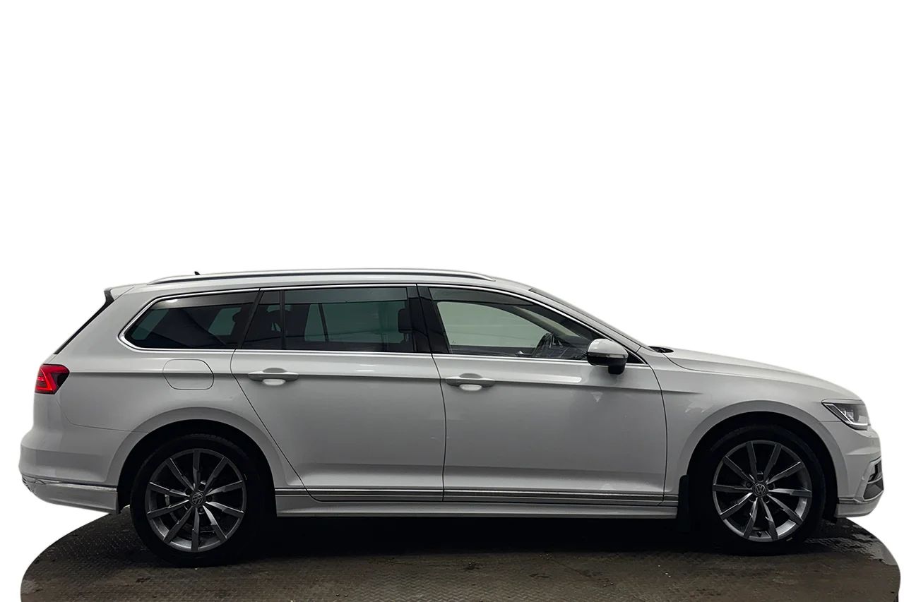 Volkswagen Passat SC 2.0 TDI 4M GT R-Line Drag Läder Kamera Värmare Cockpit – bild 4 av 37
