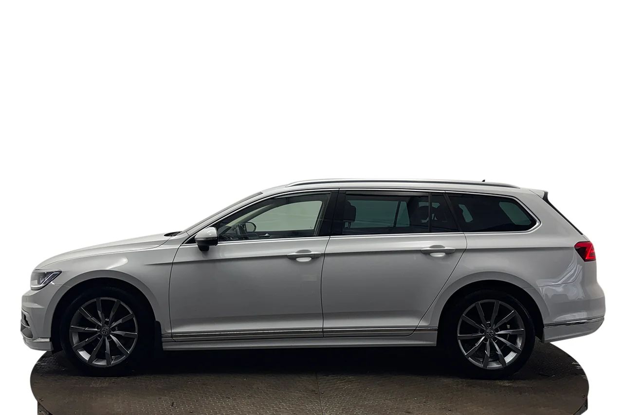 Volkswagen Passat SC 2.0 TDI 4M GT R-Line Drag Läder Kamera Värmare Cockpit – bild 9 av 37