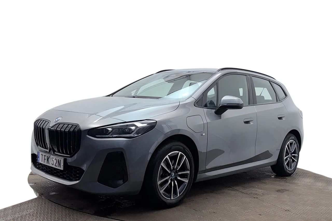 BMW 225e xDrive Active Tour M Sport P-Klimat Navi Kamera MOMS 245hk – bild 1 av 41