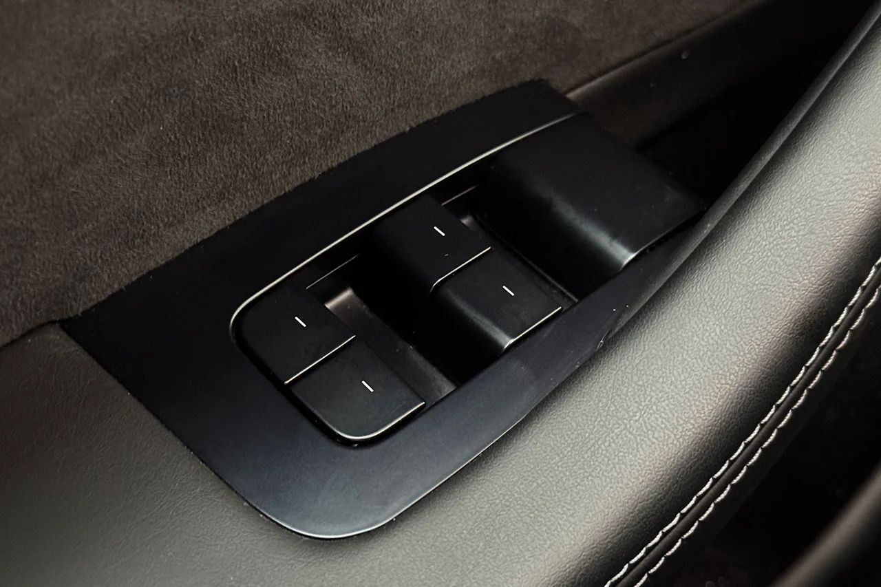 Tesla Model 3 Performance Pano Läder AI-Dator Värmare 627hk – bild 36 av 38