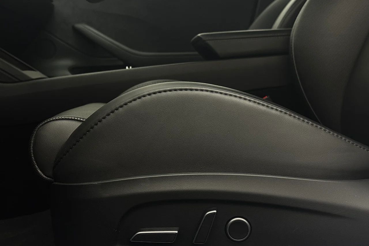 Tesla Model 3 Performance Pano Läder AI-Dator Värmare 627hk – bild 13 av 38