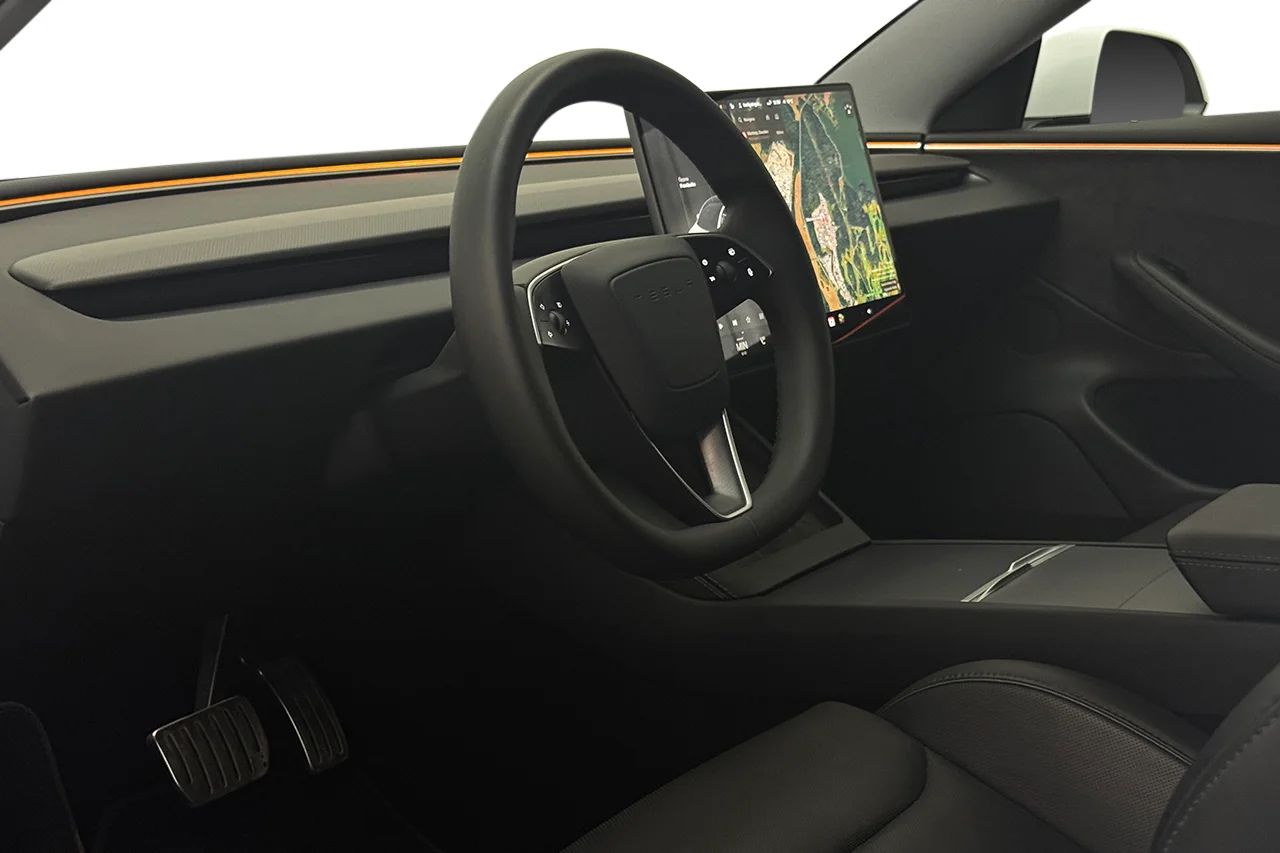 Tesla Model 3 Performance Pano Läder AI-Dator Värmare 627hk – bild 14 av 38