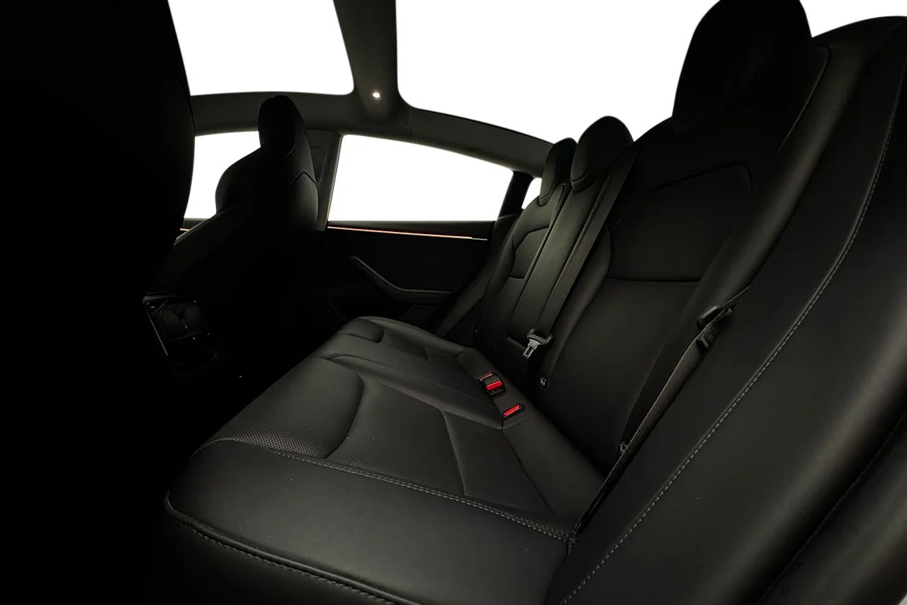 Tesla Model 3 Performance Pano Läder AI-Dator Värmare 627hk – bild 15 av 38