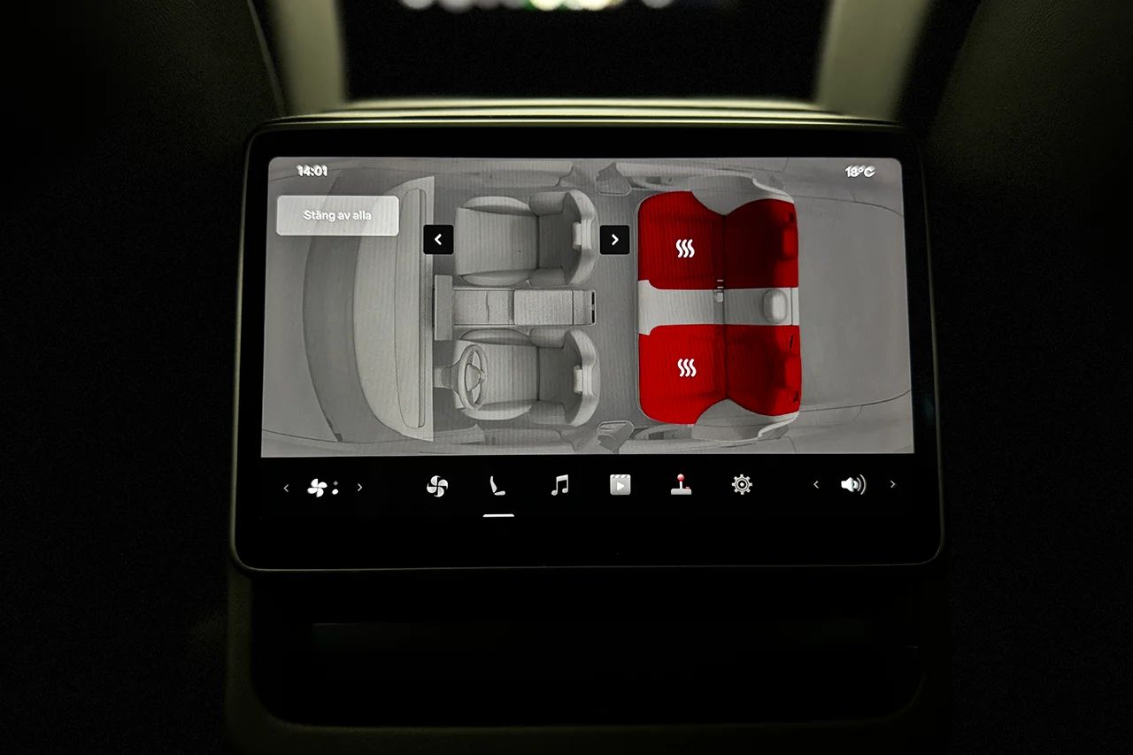 Tesla Model 3 Performance Pano Läder AI-Dator Värmare 627hk – bild 31 av 38