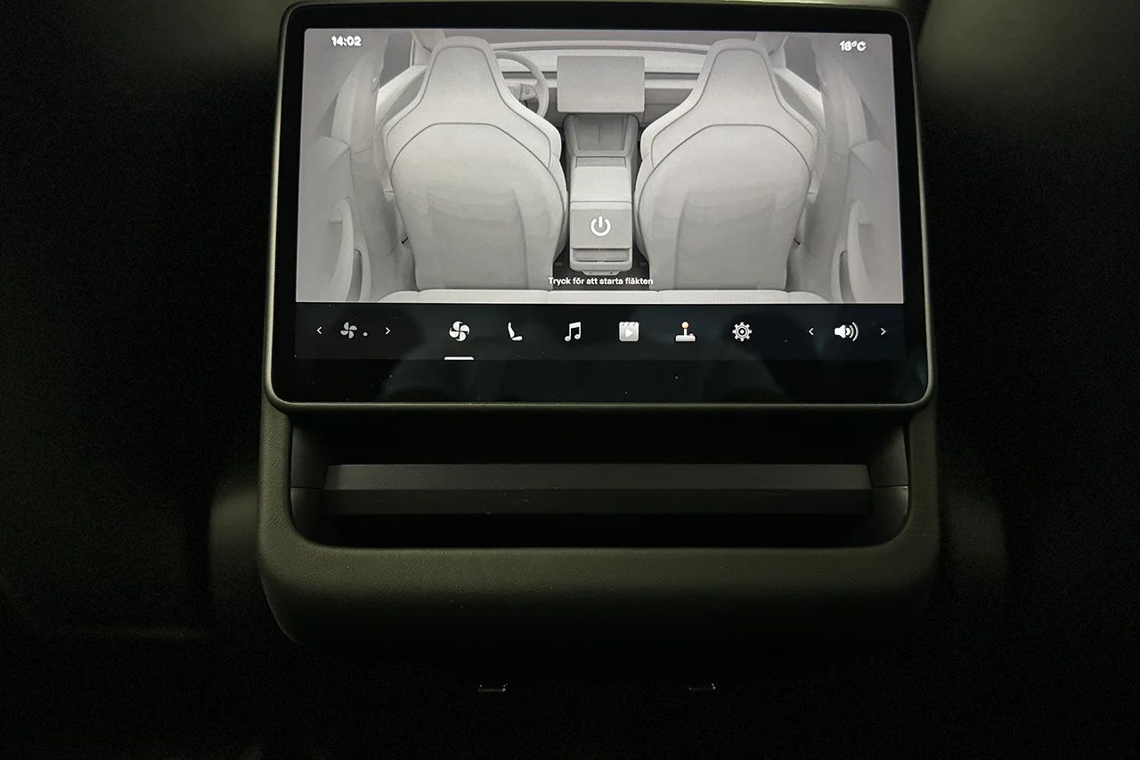 Tesla Model 3 Performance Pano Läder AI-Dator Värmare 627hk – bild 32 av 38