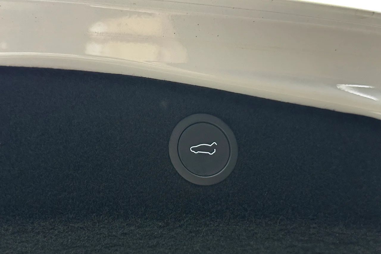 Tesla Model 3 Performance Pano Läder AI-Dator Värmare 627hk – bild 38 av 38