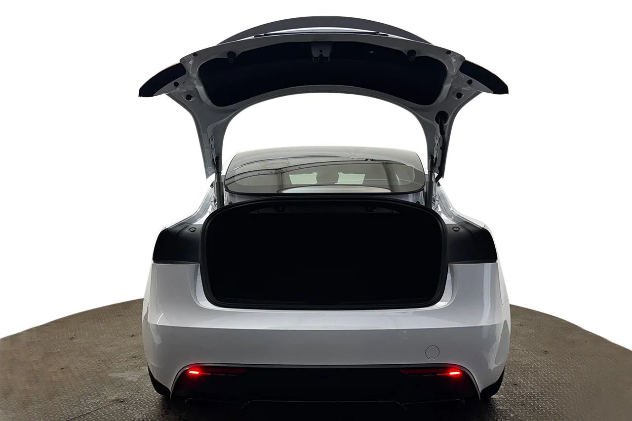 Tesla Model 3 Performance Pano Läder AI-Dator Värmare 627hk – bild 7 av 38