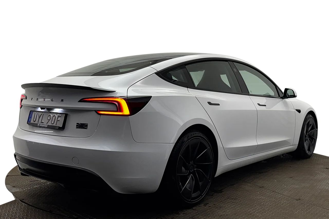 Tesla Model 3 Performance Pano Läder AI-Dator Värmare 627hk – bild 5 av 38