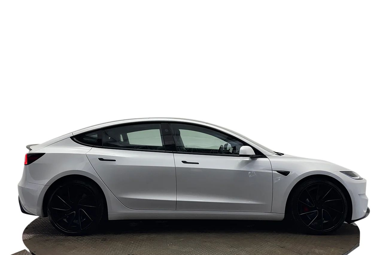 Tesla Model 3 Performance Pano Läder AI-Dator Värmare 627hk – bild 4 av 38