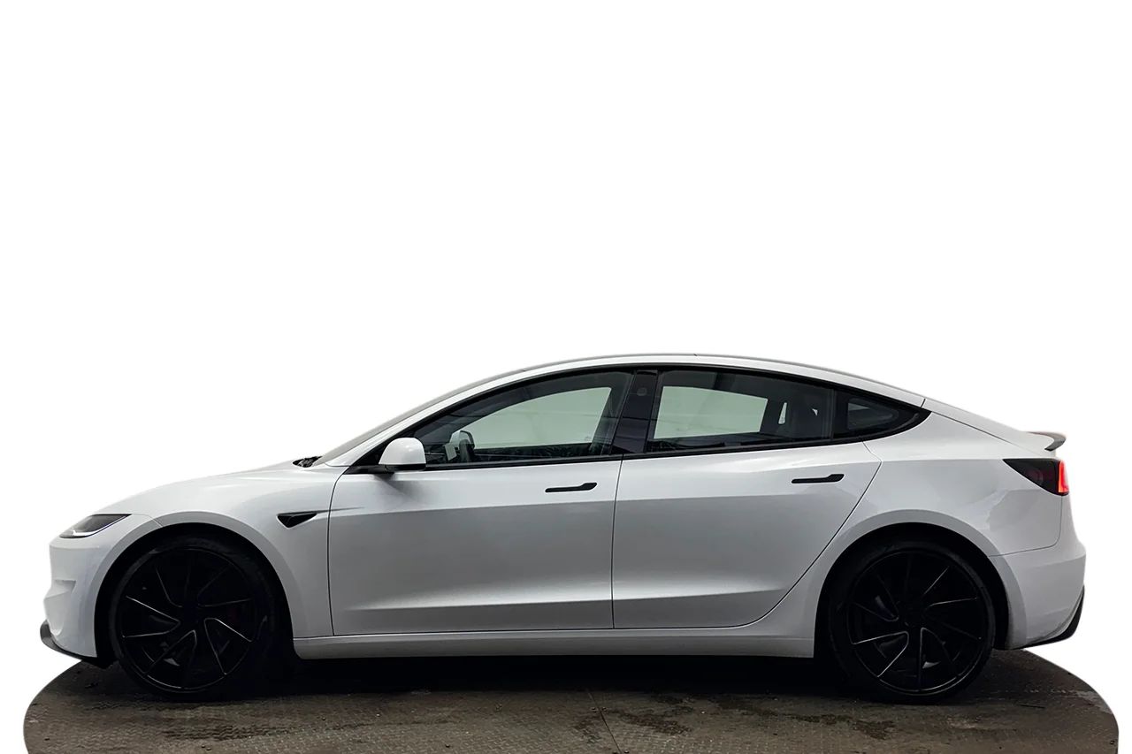 Tesla Model 3 Performance Pano Läder AI-Dator Värmare 627hk – bild 9 av 38