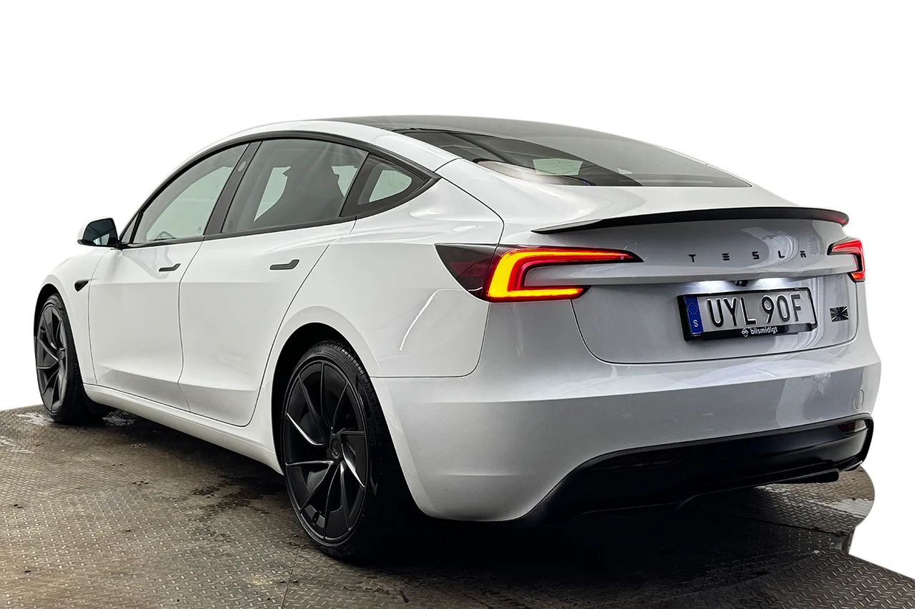 Tesla Model 3 Performance Pano Läder AI-Dator Värmare 627hk – bild 8 av 38