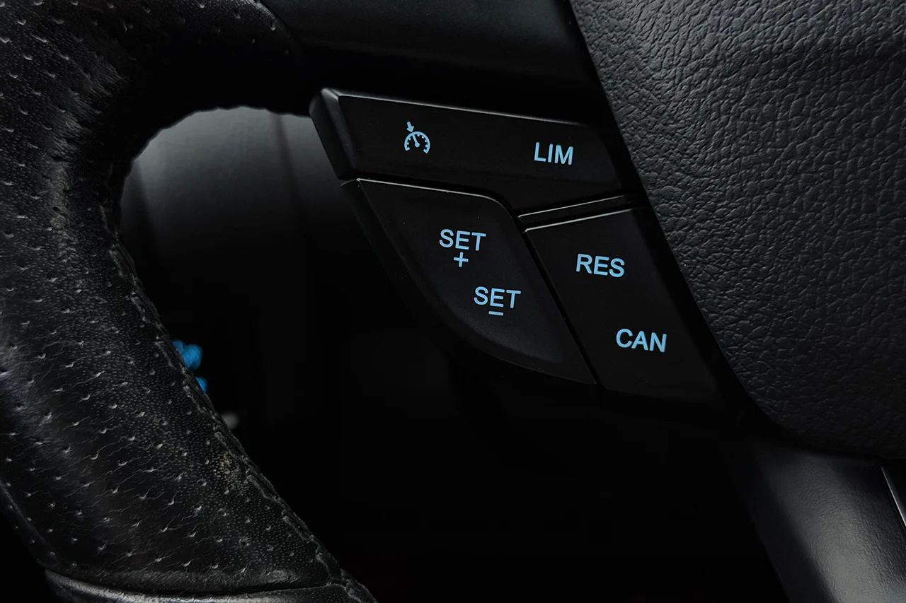 Ford Focus ST Kombi Automat Läder Elsäte Keyless Filassist 185hk – bild 23 av 32