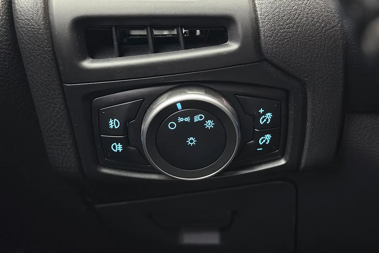 Ford Focus ST Kombi Automat Läder Elsäte Keyless Filassist 185hk – bild 27 av 32