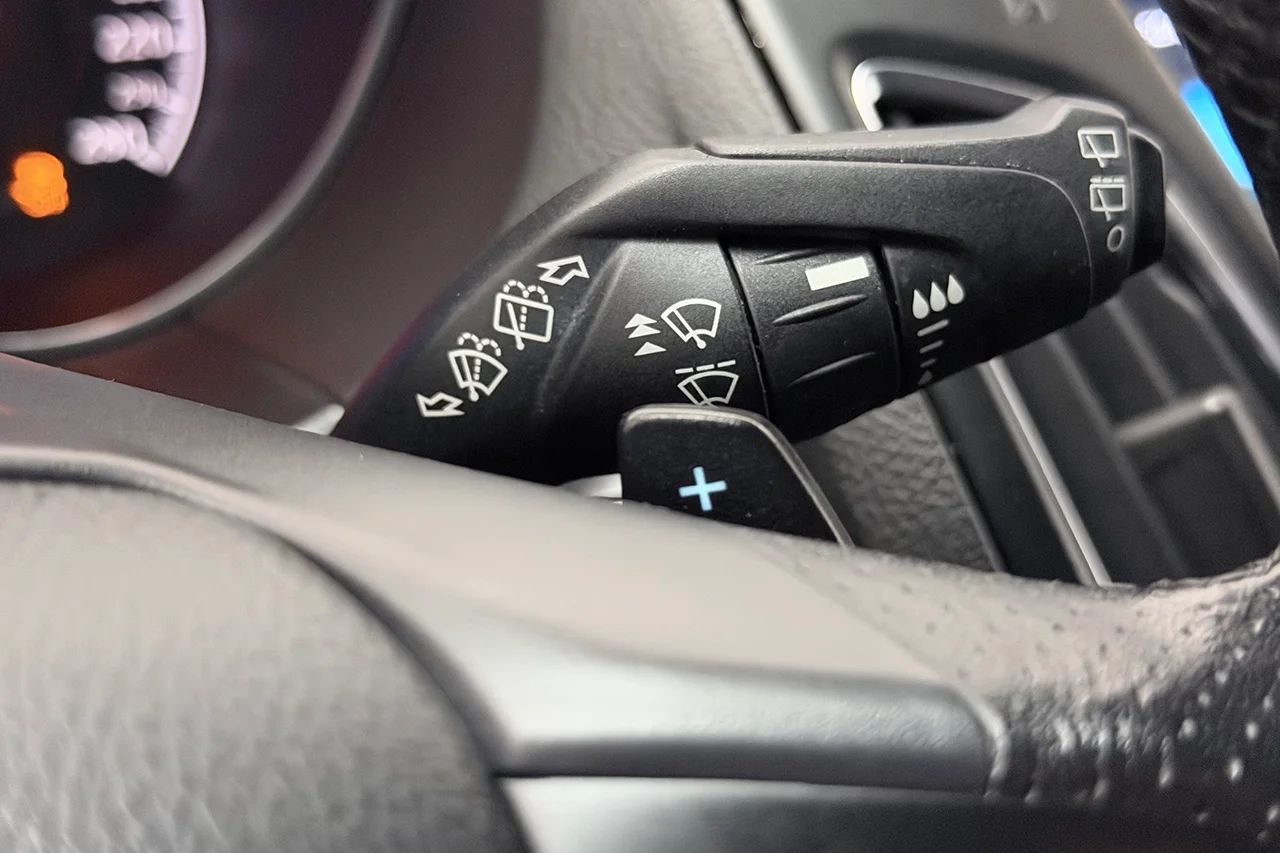 Ford Focus ST Kombi Automat Läder Elsäte Keyless Filassist 185hk – bild 22 av 32