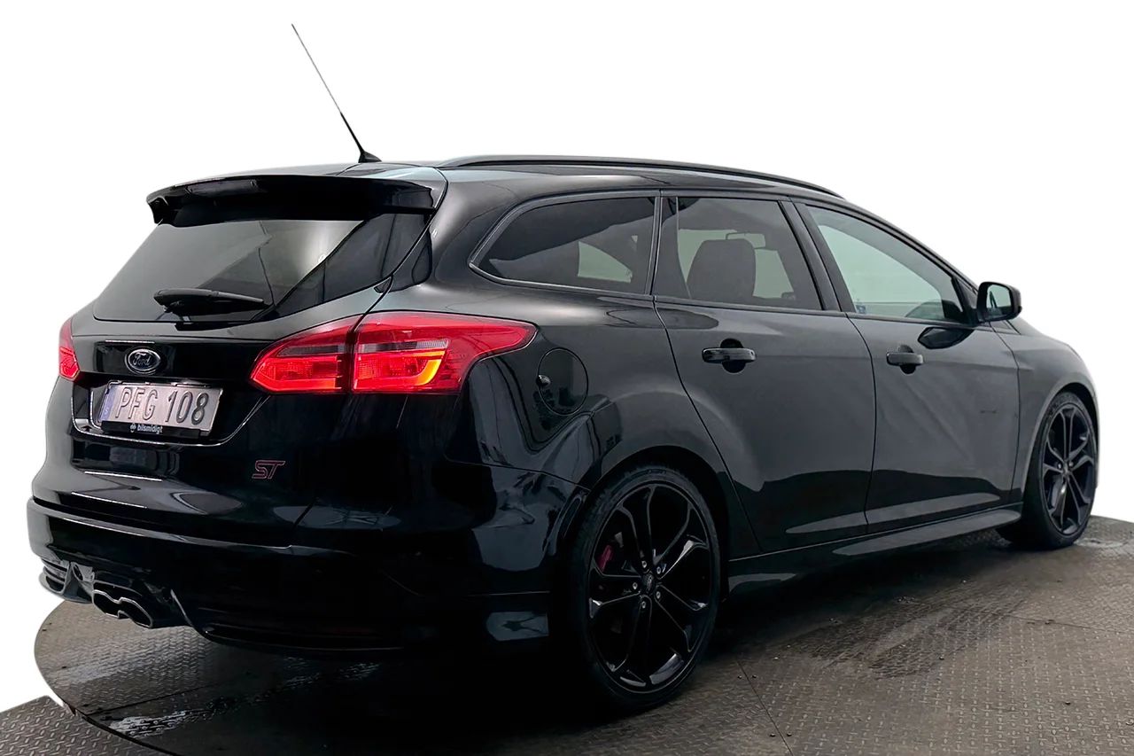 Ford Focus ST Kombi Automat Läder Elsäte Keyless Filassist 185hk – bild 5 av 32