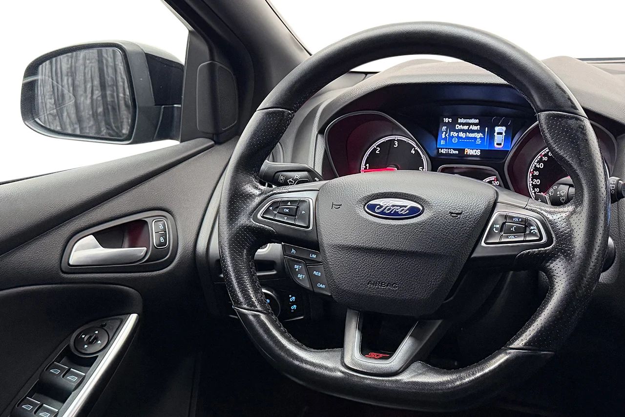 Ford Focus ST Kombi Automat Läder Elsäte Keyless Filassist 185hk – bild 17 av 32