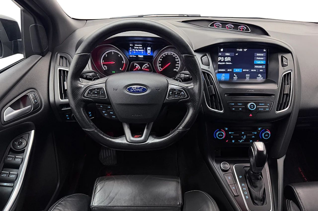 Ford Focus ST Kombi Automat Läder Elsäte Keyless Filassist 185hk – bild 18 av 32