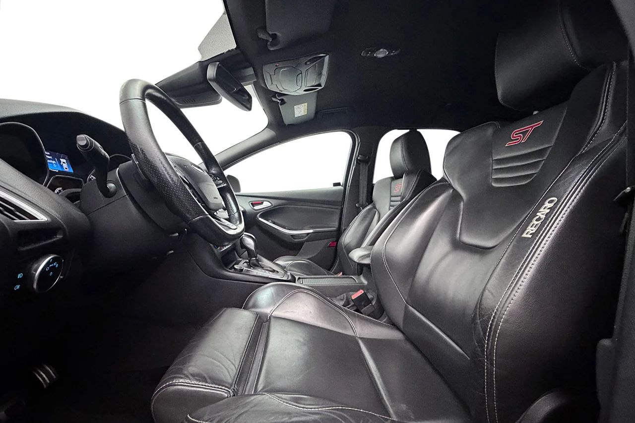 Ford Focus ST Kombi Automat Läder Elsäte Keyless Filassist 185hk – bild 11 av 32