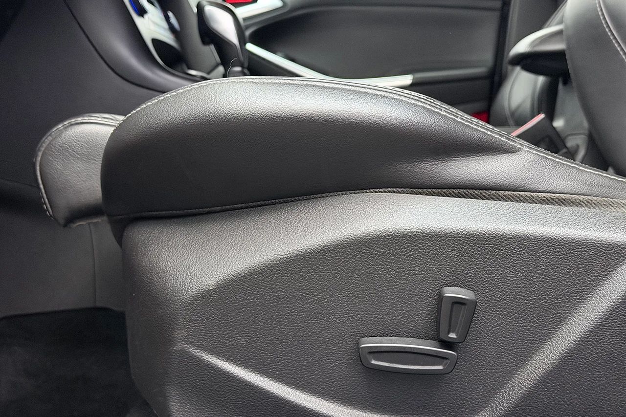 Ford Focus ST Kombi Automat Läder Elsäte Keyless Filassist 185hk – bild 13 av 32