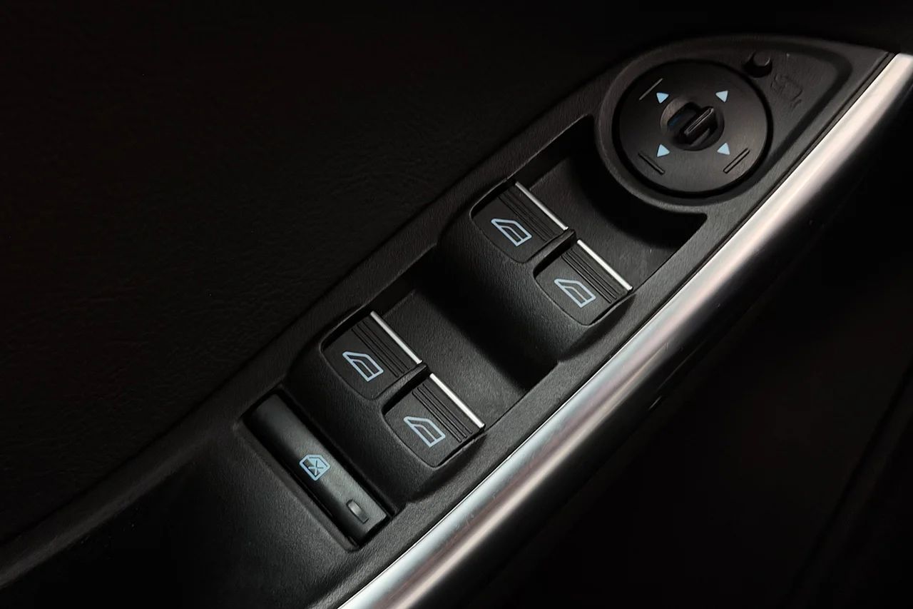 Ford Focus ST Kombi Automat Läder Elsäte Keyless Filassist 185hk – bild 31 av 32