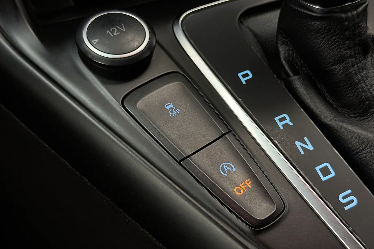 Ford Focus ST Kombi Automat Läder Elsäte Keyless Filassist 185hk – bild 30 av 32