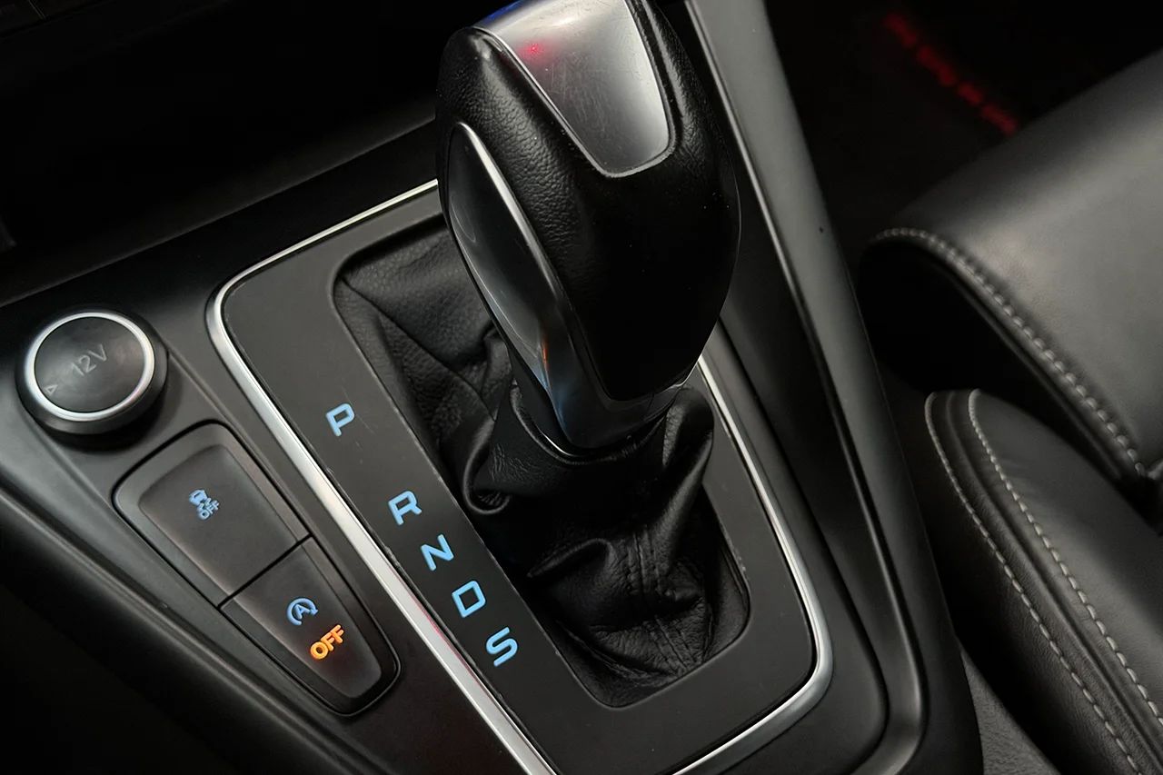 Ford Focus ST Kombi Automat Läder Elsäte Keyless Filassist 185hk – bild 29 av 32