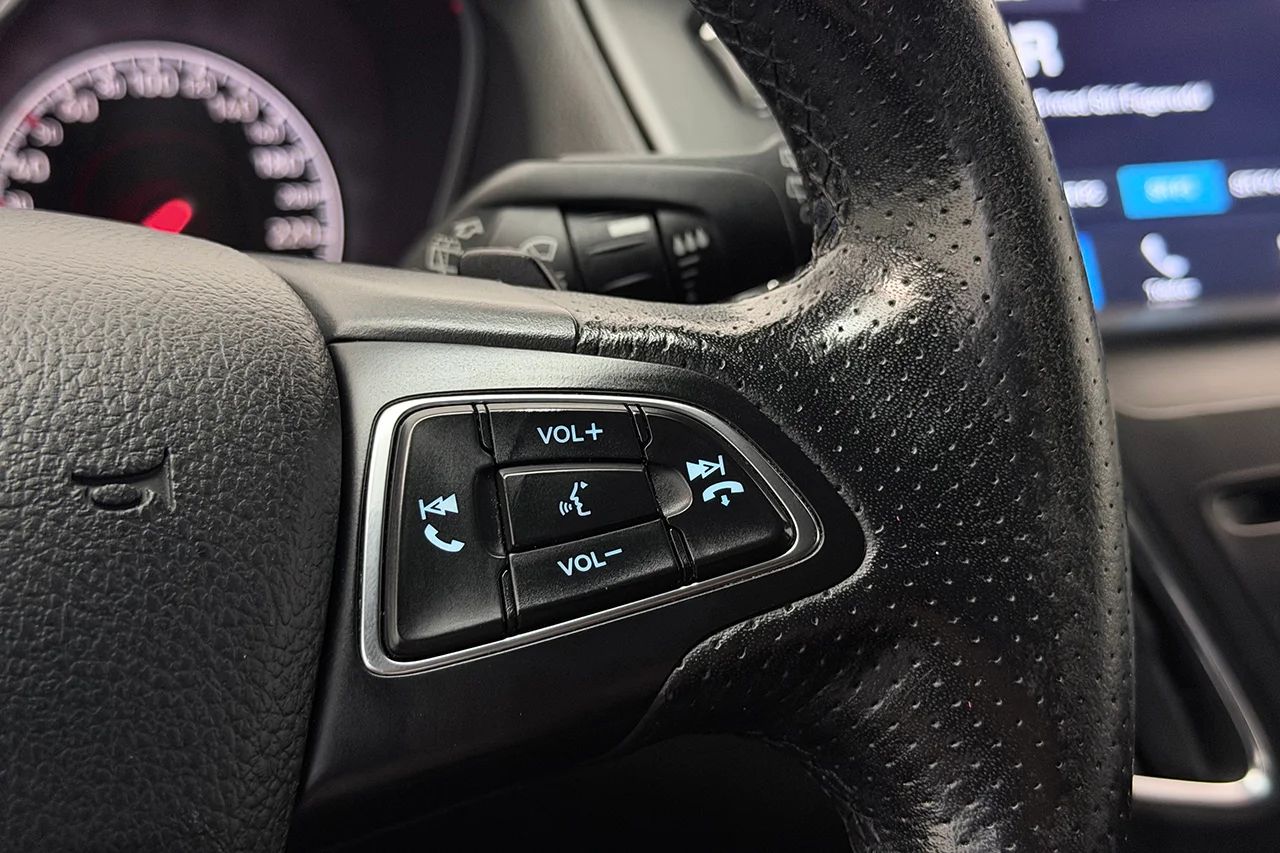 Ford Focus ST Kombi Automat Läder Elsäte Keyless Filassist 185hk – bild 20 av 32