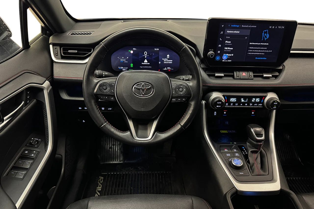 Toyota RAV4 Plug-in Hybrid Plug-in Drag HeadUp Cockpit Navi 360° Läder 306hk – bild 20 av 37