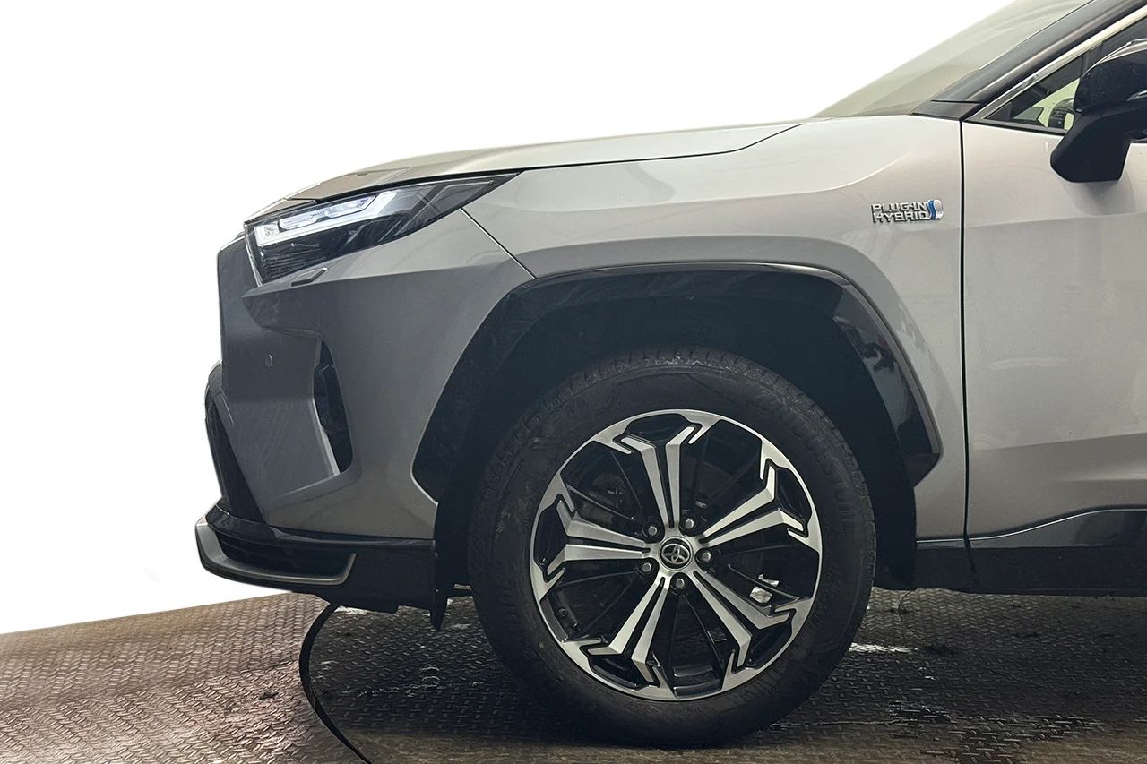 Toyota RAV4 Plug-in Hybrid Plug-in Drag HeadUp Cockpit Navi 360° Läder 306hk – bild 10 av 37