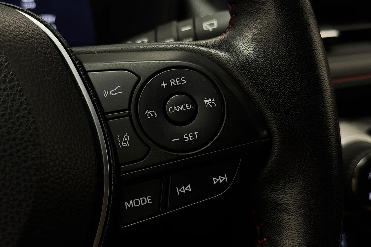 Toyota RAV4 Plug-in Hybrid Plug-in Drag HeadUp Cockpit Navi 360° Läder 306hk – bild 22 av 37
