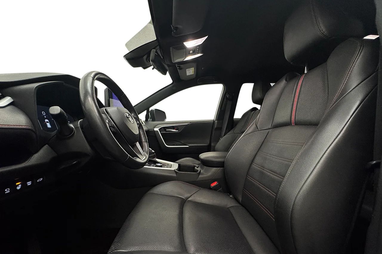 Toyota RAV4 Plug-in Hybrid Plug-in Drag HeadUp Cockpit Navi 360° Läder 306hk – bild 11 av 37