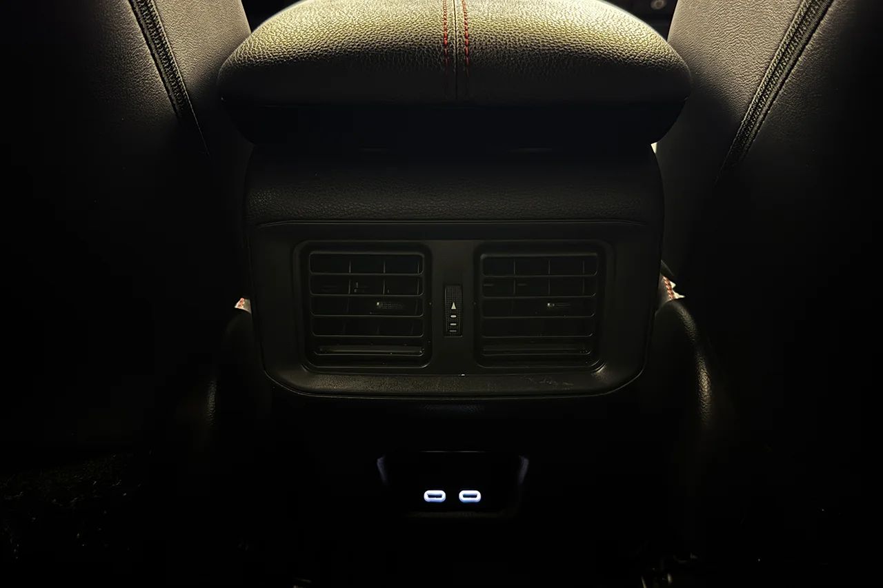 Toyota RAV4 Plug-in Hybrid Plug-in Drag HeadUp Cockpit Navi 360° Läder 306hk – bild 17 av 37