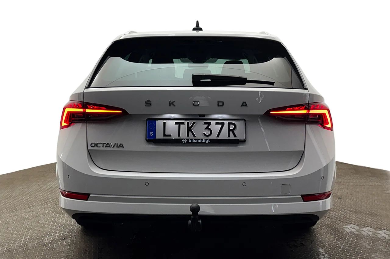 Skoda Octavia Kombi 2.0 TDI Automat Style Massage Kamera Värmare MOMS 150hk – bild 6 av 42