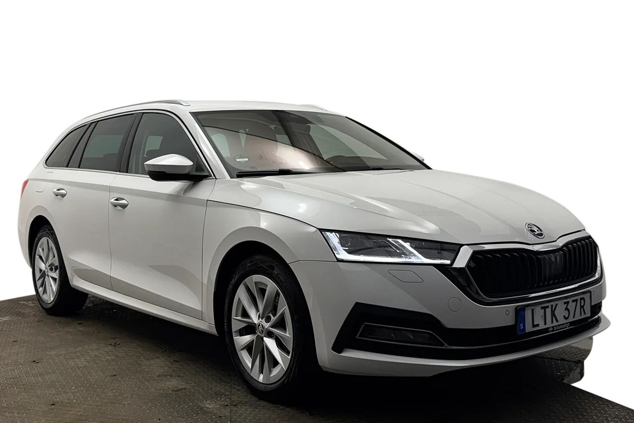 Skoda Octavia Kombi 2.0 TDI Automat Style Massage Kamera Värmare MOMS 150hk – bild 3 av 42