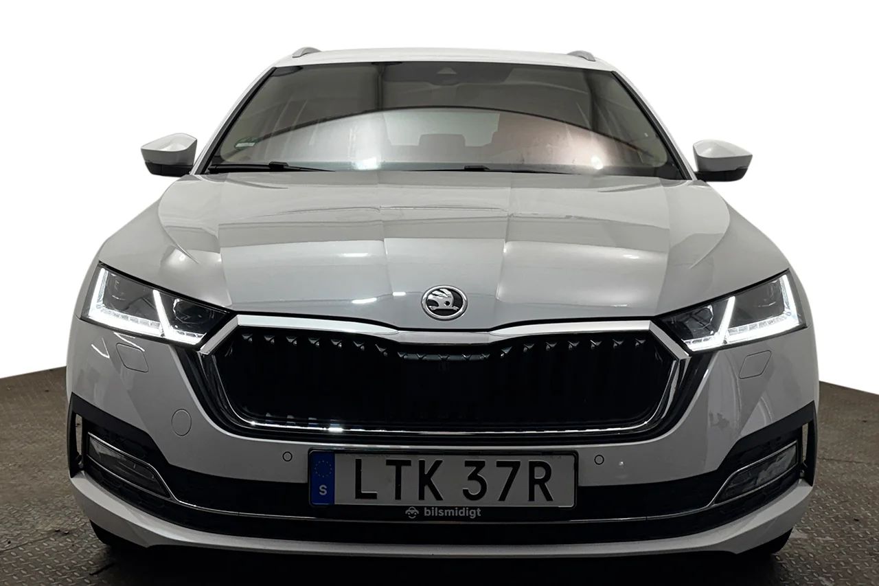 Skoda Octavia Kombi 2.0 TDI Automat Style Massage Kamera Värmare MOMS 150hk – bild 2 av 42