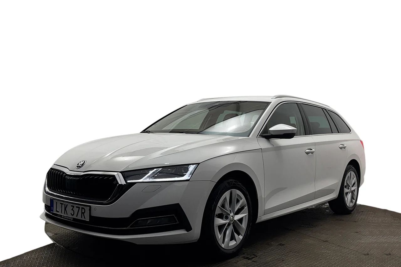 Skoda Octavia Kombi 2.0 TDI Automat Style Massage Kamera Värmare MOMS 150hk