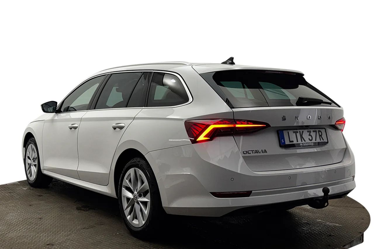 Skoda Octavia Kombi 2.0 TDI Automat Style Massage Kamera Värmare MOMS 150hk – bild 8 av 42